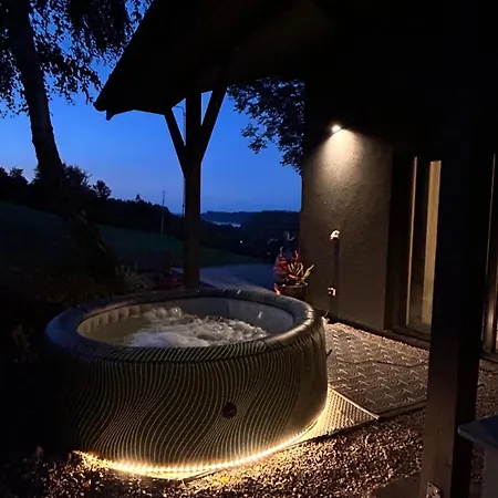 Casa de Férias Prywatny Dom Z Jacuzzi, Widokiem Na Jezioro I Beskid Wyspowy